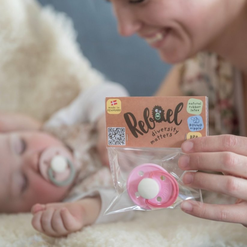 Dudlík Rebael z přírodního kaučuku 1 ks - Snowy Soft Flamingo - 6-18 měsíců (velikost 2)