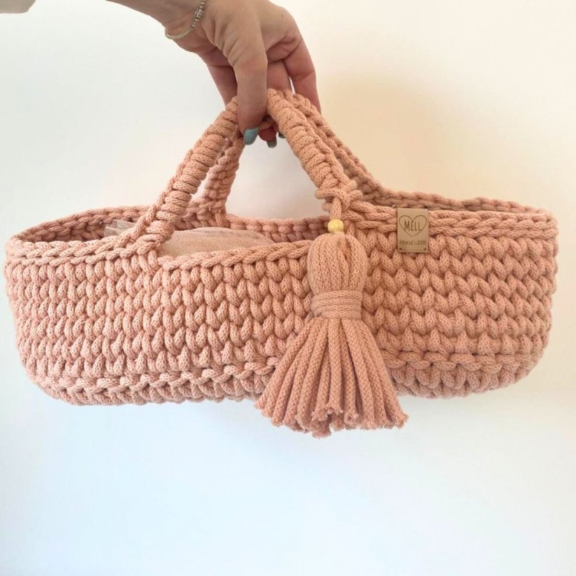 Pletený košík pro panenku By Loli - Růžový 38 cm