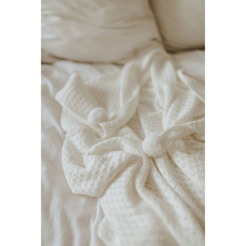 Bambusová deka s kapucí a bambulkami My Memi - Cream
