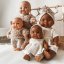 Šaty a čelenka pro panenku Los Peques 21 cm - By Loli - Boho Muslin Cream