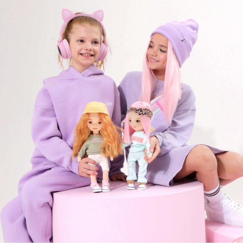 Látková panenka Orange Toys - Sweet sisters Tina - Pink Tracksuit